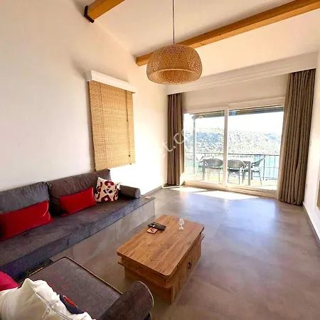 Stunning 3 Bedroom, 2 Bathroom Sea View House *