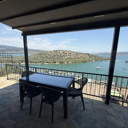 Tatil Evi Stunning 3 Bedroom, 2 Bathroom Sea View House