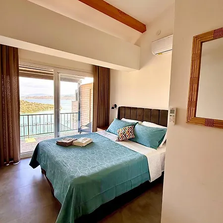 Tatil Evi Stunning 3 Bedroom, 2 Bathroom Sea View House