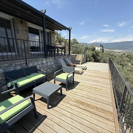 Stunning 3 Bedroom, 2 Bathroom Sea View House Tatil Evi