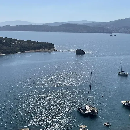 Stunning 3 Bedroom, 2 Bathroom Sea View House