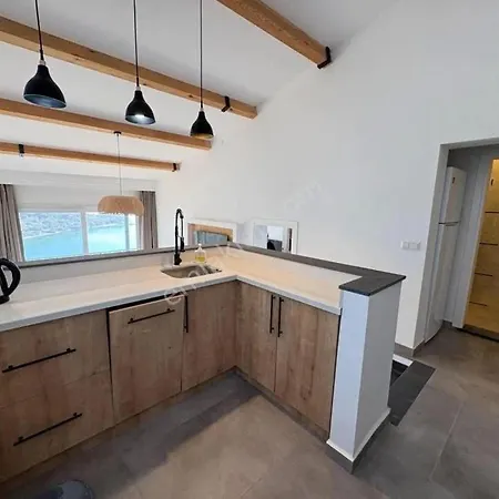Stunning 3 Bedroom, 2 Bathroom Sea View House *